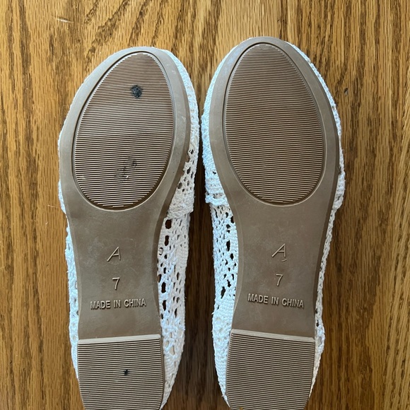 ARDENE size 7, white lace/crochet slip-on shoes - Picture 4 of 4